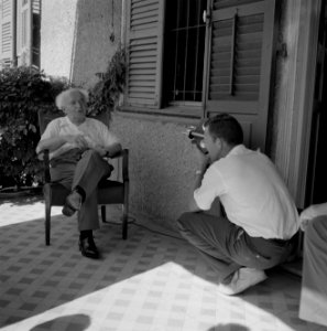 David Ben-Gurion tijdens de opname van een gefilmd interview door de National Br, Bestanddeelnr 255-4225