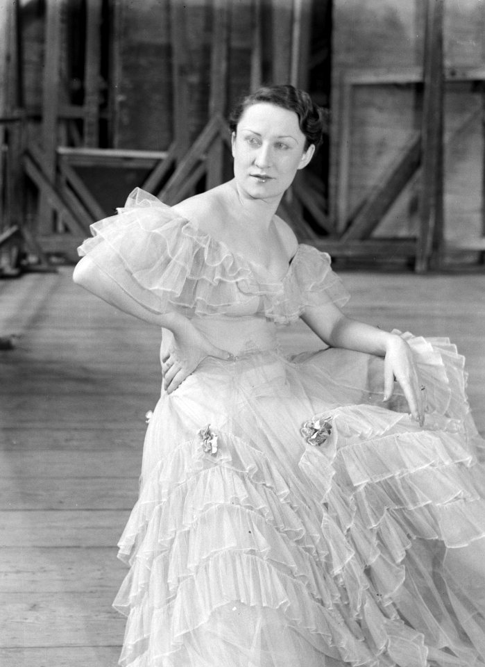 Danseres Janina Kaniewska Popzawska tijdens een repetitiepauze, Bestanddeelnr 190-1208