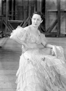 Danseres Janina Kaniewska Popzawska tijdens een repetitiepauze, Bestanddeelnr 190-1208