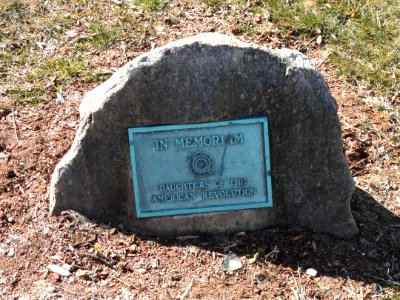 Daughters of the American Revolution Memorial - Grafton, MA - DSC04519