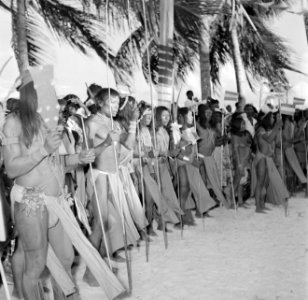 Dansende Wajana-indianen in Albina, Bestanddeelnr 252-4476
