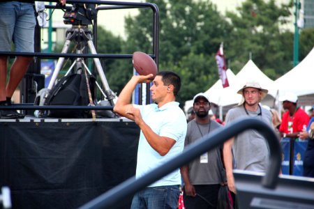 David Pollack throwing football, 2018 SEC Summerfest