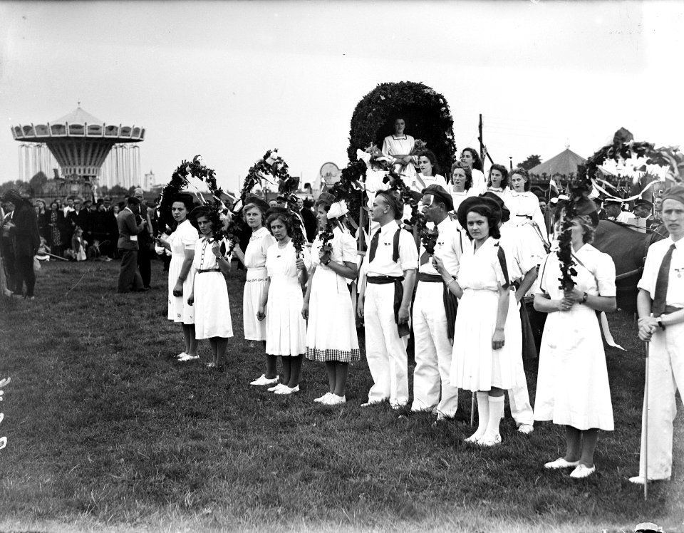 Dansgroepje met engelen Lobith, Bestanddeelnr 902-9156