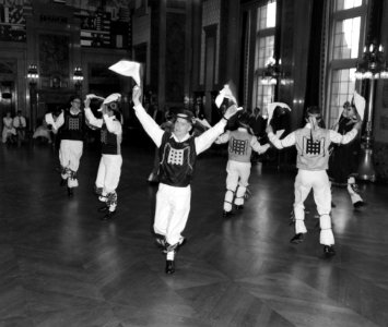 Dansgroepen in het stadhuis van Rotterdam, Bestanddeelnr 909-7474