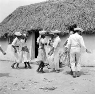 Dansers en muzikanten in Barber op Curaçao, Bestanddeelnr 252-3379