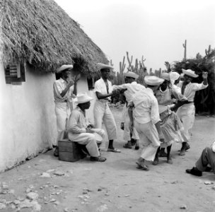 Dansers en muzikanten in Barber op Curaçao, Bestanddeelnr 252-3458