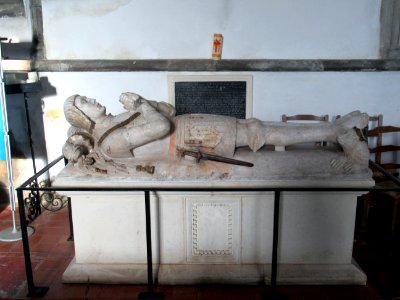Darell tomb, St James, Egerton 02