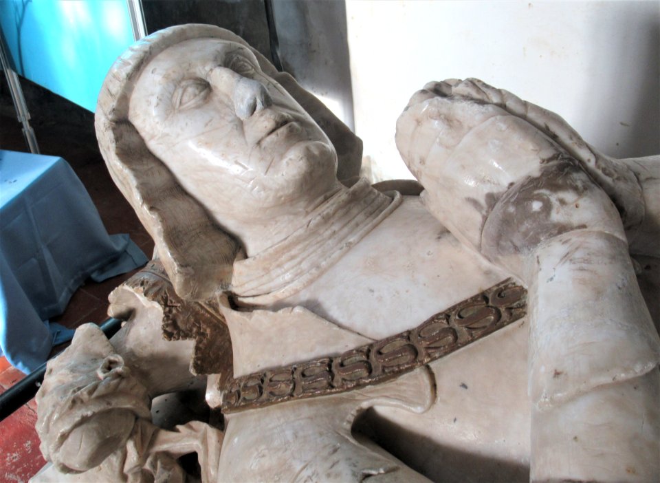 Darell tomb, St James, Egerton 04