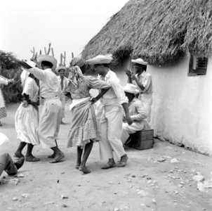 Dansers en muzikanten in Barber op Curaçao, Bestanddeelnr 252-3459
