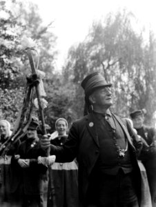 Dansgroep in Achterhoekse klederdracht in Gorssel, Bestanddeelnr 190-0095