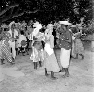 Dansers en muzikanten in Barber op Curaçao, Bestanddeelnr 252-3376