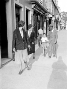 David Sassoon (1888-1978), een schilder die in Kirkcudbright woont met onder and, Bestanddeelnr 190-1132