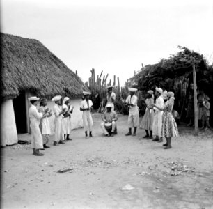 Dansers en muzikanten in Barber op Curaçao, Bestanddeelnr 252-3472