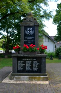 Dauborn, Evangelische Kirche, Kriegerdenkmal (1)