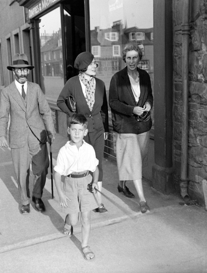 David Sassoon (1888-1978), een schilder die in Kirkcudbright woont met onder and, Bestanddeelnr 190-1131