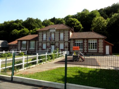 Daubeuf-Serville (Seine-Mar.) mairie-école
