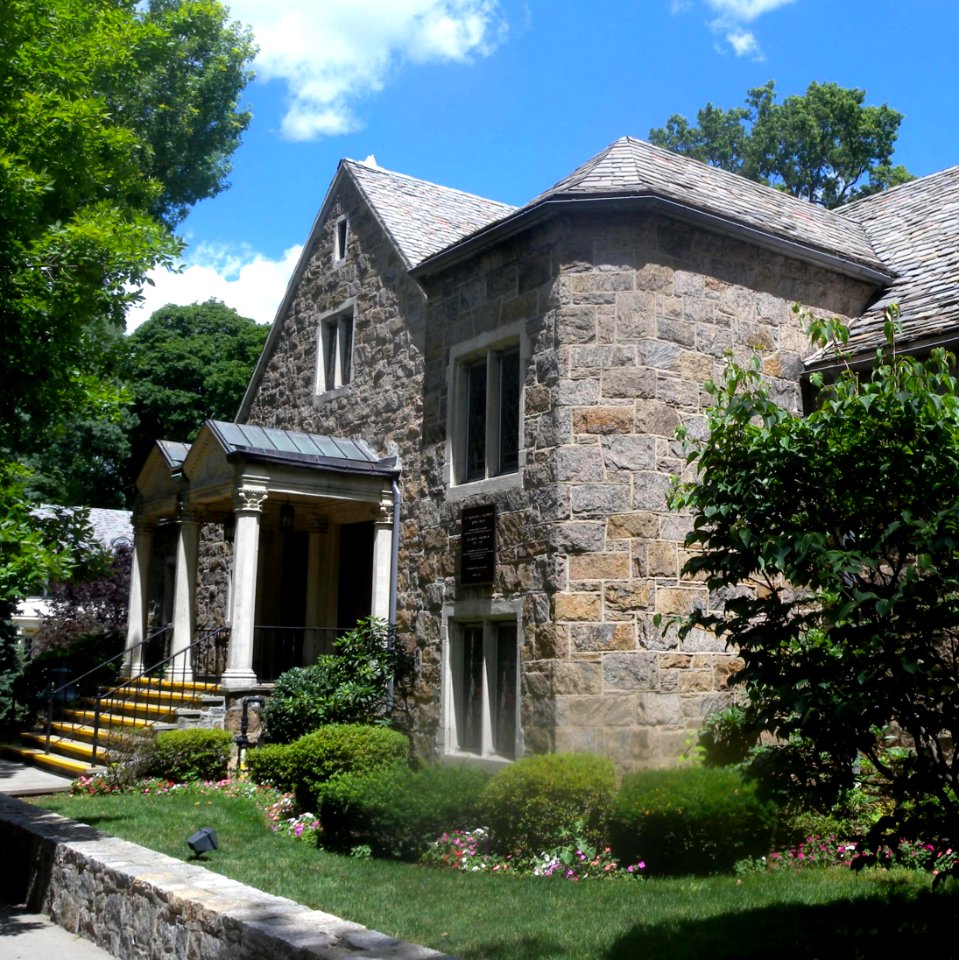 Daronco Town House 20 5th Av Pelham jeh