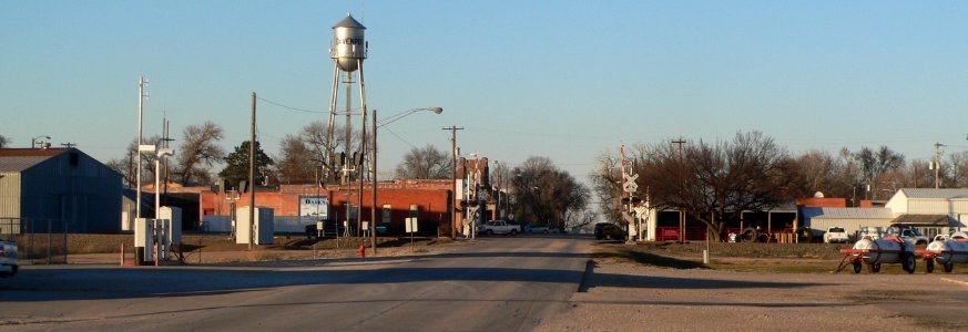 Davenport, Nebraska - Maple Ave from S 1