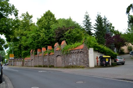 Darmstadt, Dieburger Straße 85-87, Felsenkeller mit Futtermauer