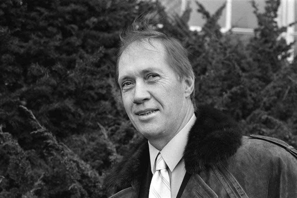 David Carradine met vrouw en kind in Hilversum voor persconferentie i.v.m. serie, Bestanddeelnr 933-8725