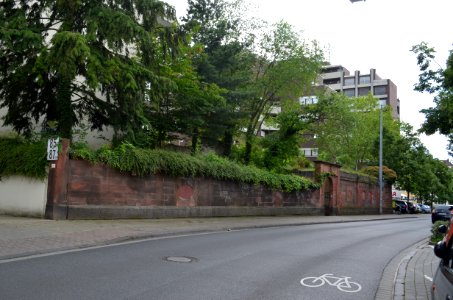 Darmstadt, Dieburger Straße 85-87, Felsenkeller mit Futtermauer (1)