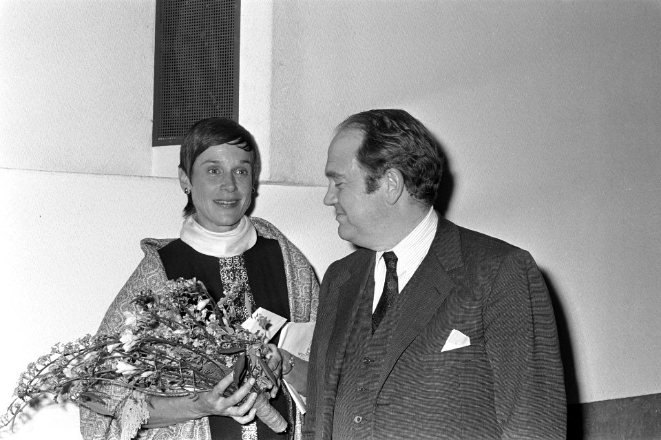David Roelprijs uitgereikt aan Lies Meyers Cosijn in het Rijksmuseum, Lies Meyer, Bestanddeelnr 926-0468