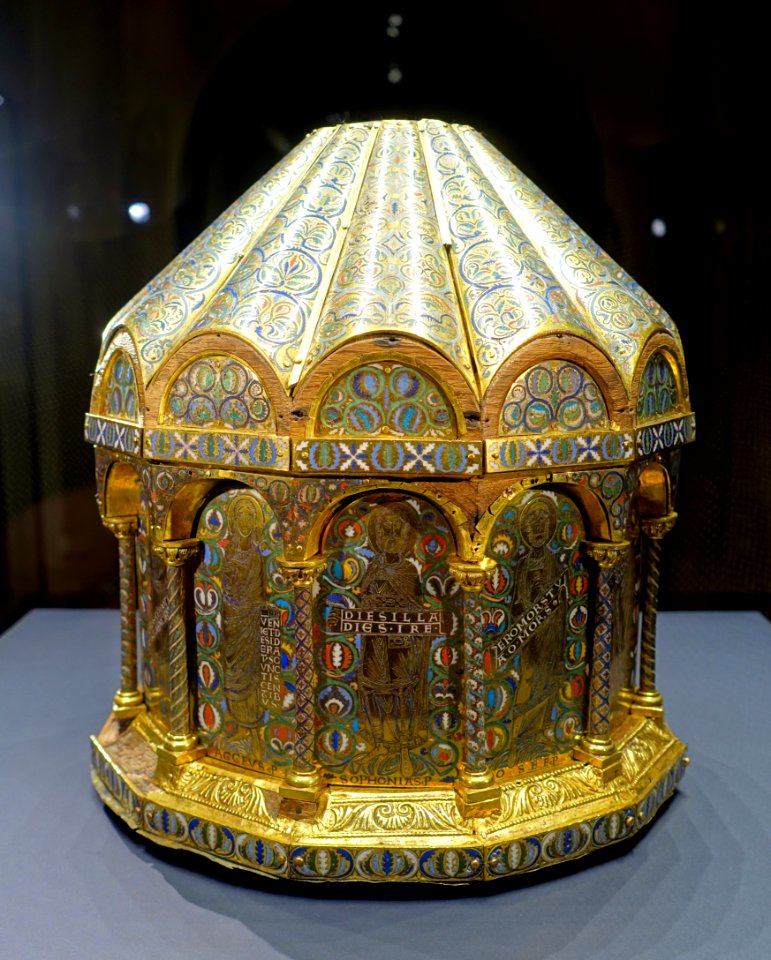 Darmstadt Tower Reliquary, view 1, Cologne, 1190-1210, enamel, gilt copper, oak, brass - Hessisches Landesmuseum Darmstadt - Darmstadt, Germany - DSC00189