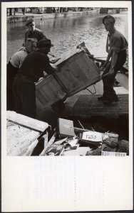 Dankzij het ijverig nasporingswerk van he Commissariaat-Generaal voor Nederlands…, Bestanddeelnr 120-0988