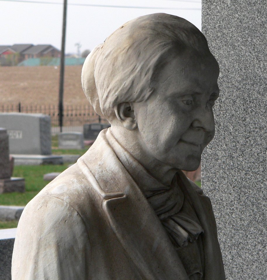 Davis Memorial (Hiawatha KS) S sculptures 5 N-facing Sarah