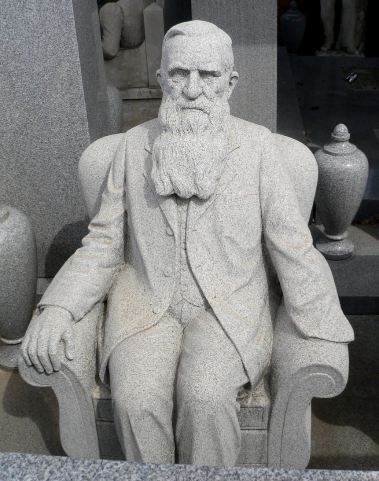 Davis Memorial (Hiawatha KS) S sculptures 3 SW John