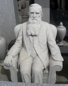 Davis Memorial (Hiawatha KS) S sculptures 3 SW John