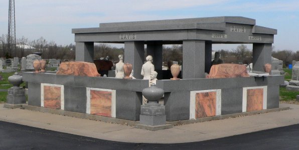 Davis Memorial (Hiawatha KS) from SE 2