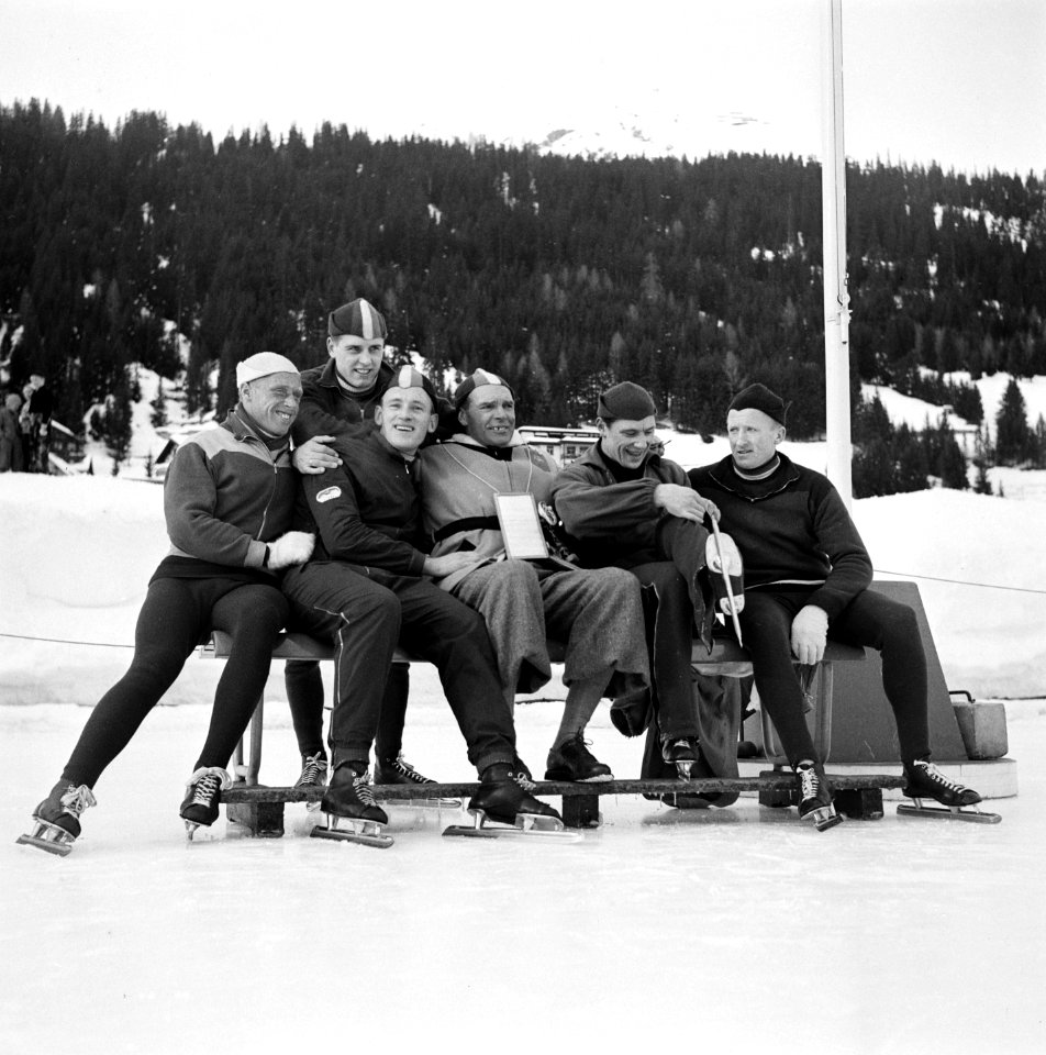 Davos. Hollandse schaatsploeg Olsthoorn, Maarse, Broekman, Huiskes en van der V, Bestanddeelnr 905-5054