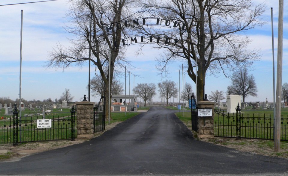 Davis Memorial (Hiawatha KS) from S 4 long