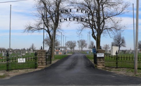Davis Memorial (Hiawatha KS) from S 4 long
