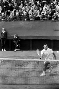 Davis Cup Nederland tegen Hongarije, Tom Okker tegen Gulyas, actie, Bestanddeelnr 916-3812