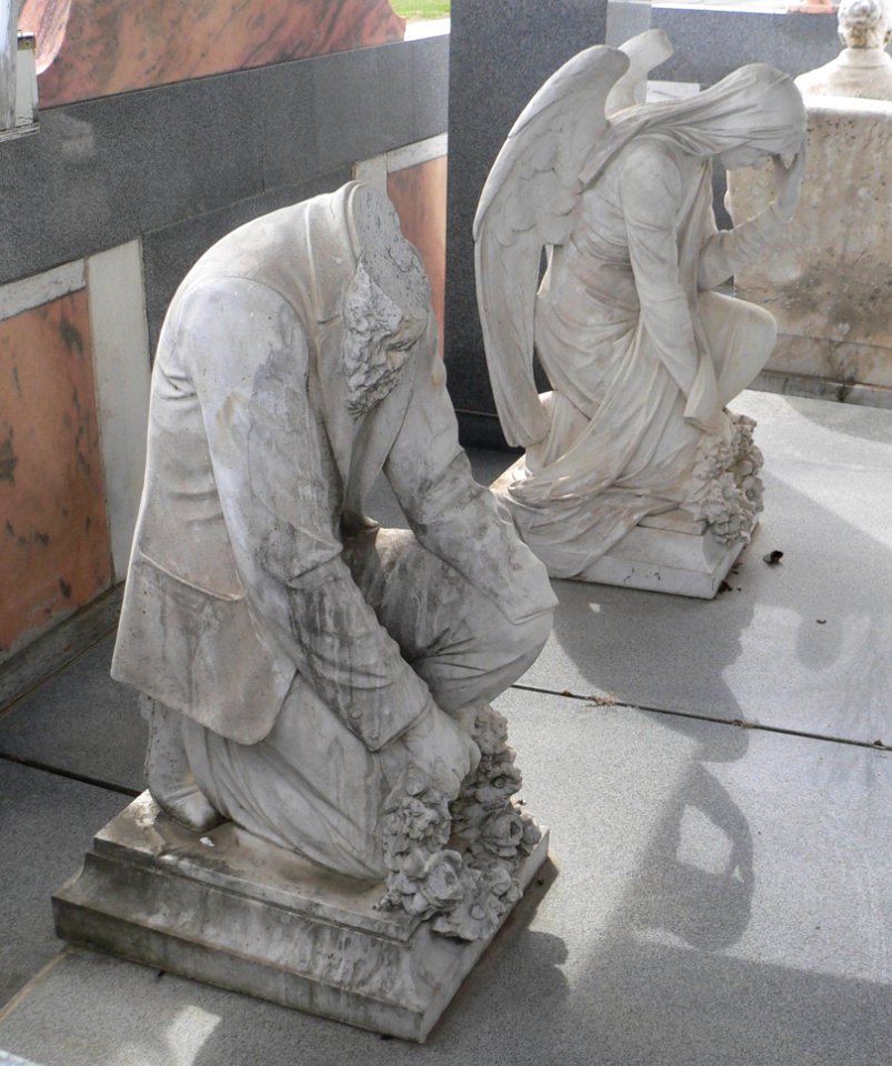 Davis Memorial (Hiawatha KS) E sculptures 2