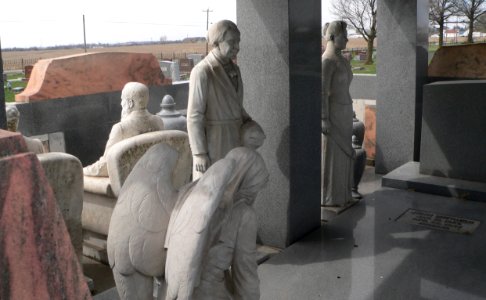 Davis Memorial (Hiawatha KS) S and E sculptures 1