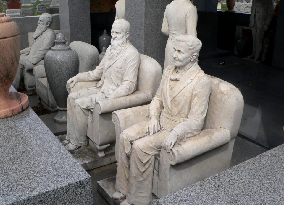 Davis Memorial (Hiawatha KS) S sculptures 1