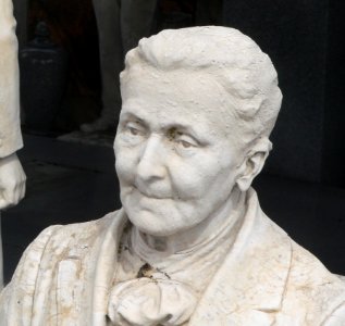 Davis Memorial (Hiawatha KS) S sculptures 7 SE Sarah