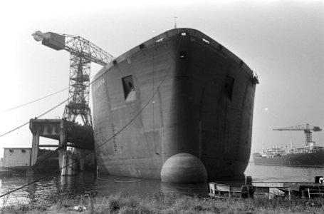 De boeg van de tanker, Bestanddeelnr 921-6625