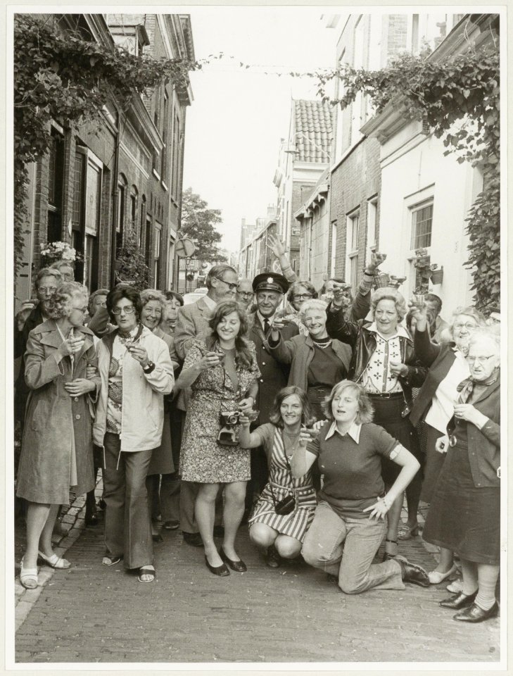 De bewoners van de Korte Annastraat vormen één grote familie. NL-HlmNHA 54003558
