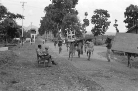 De bevolking van Banjoe Biroe (Semarang sector) was door de T.N.I. indertijd ged, Bestanddeelnr 424-1-6