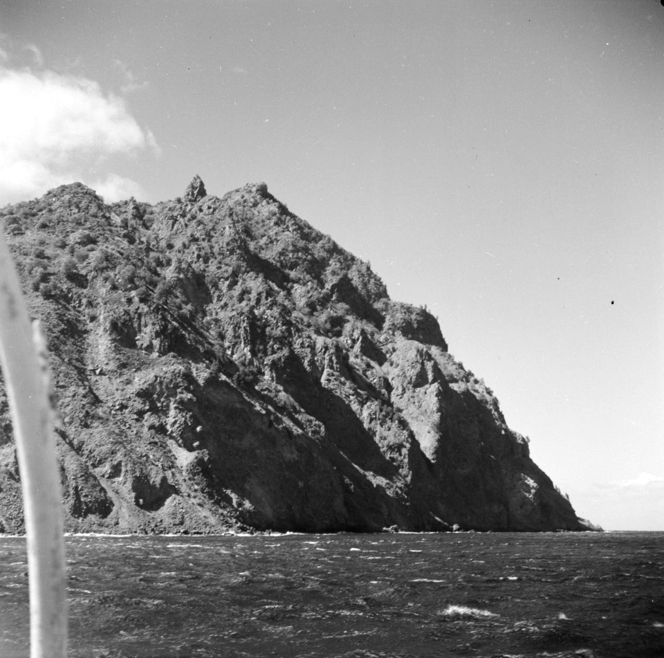 De bergachtige kust van Saba, Bestanddeelnr 252-8278
