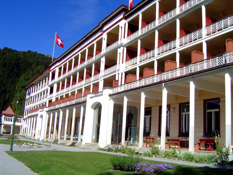 Davos, Berghotel Schatzalm voorgevel naar links gezien
