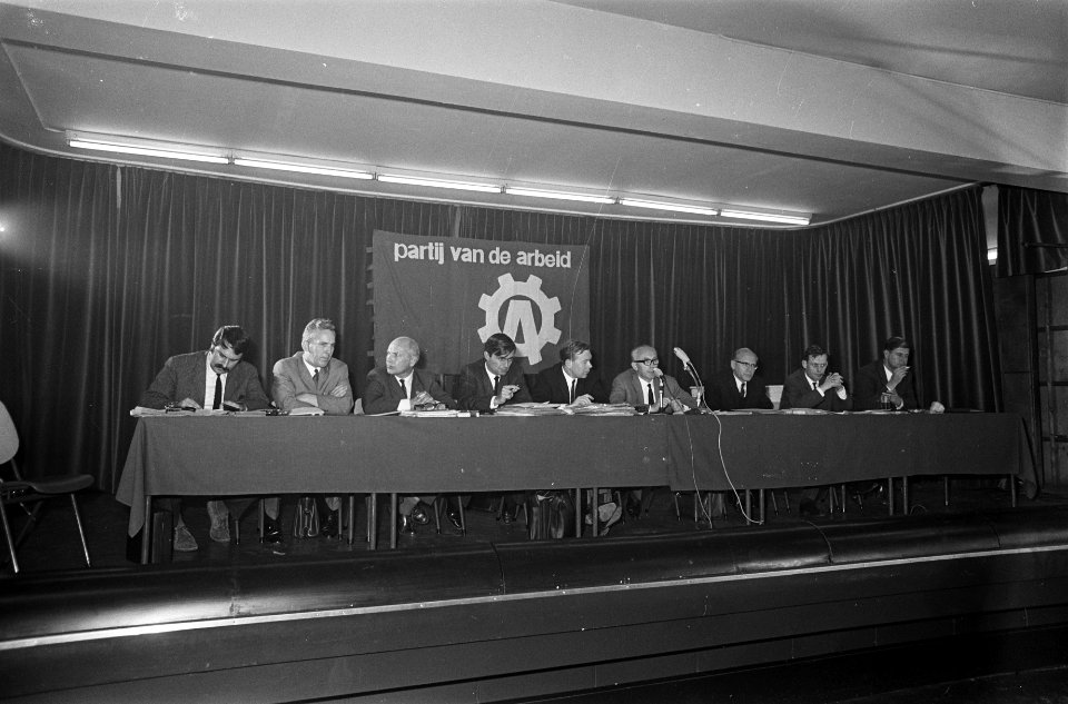De bestuurstafel, Bestanddeelnr 921-7013