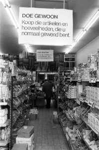 De borden boven de winkelpaden, Bestanddeelnr 926-8842