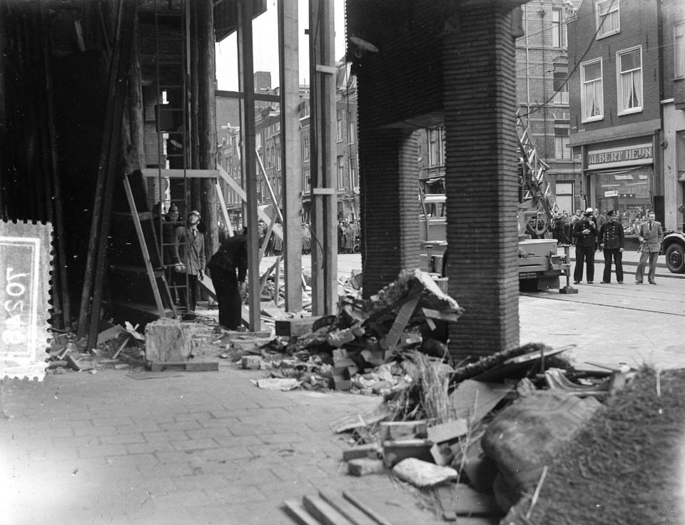 De begane grond van het bankgebouw aan de Vijzelstraat is ingestort, Bestanddeelnr 907-0248