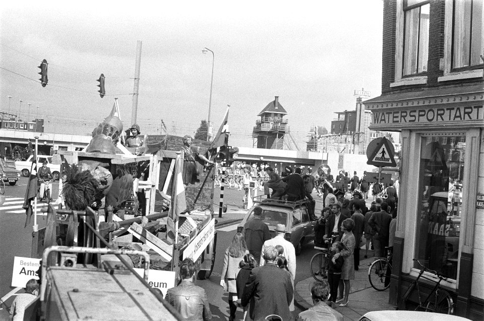 De beeldengroep David, Goliath en schildknaap met vrachtauto overgebracht van Wa, Bestanddeelnr 922-8092