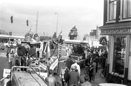 De beeldengroep David, Goliath en schildknaap met vrachtauto overgebracht van Wa, Bestanddeelnr 922-8092